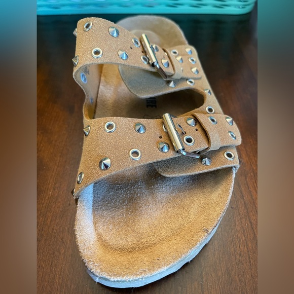 CUSHIONAIRE Women's Landon Cork footbed Sandal with comfort - Picture 8 of 11